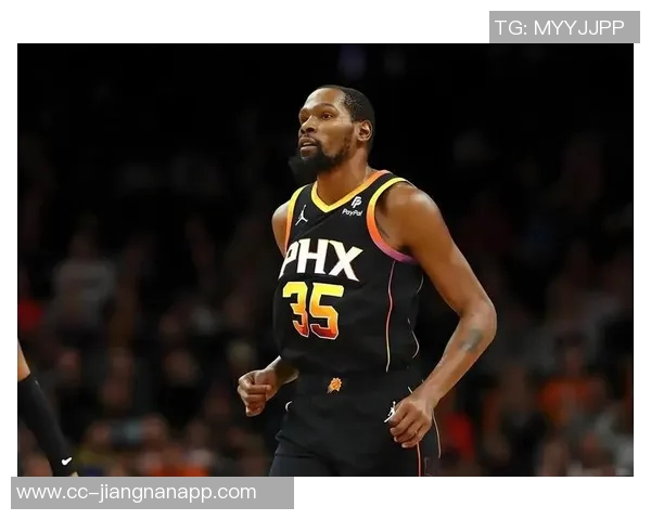 杜兰特谈末节未登场表示信任乌度卡的每个战术决定 杜兰特谈末节未登场表示信任乌度卡的每个战术决定