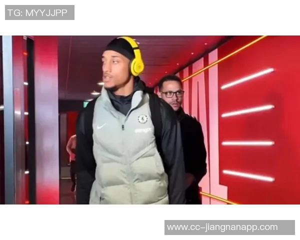 马马杜萨尔重返切尔西队友赠球衣庆祝他赢得非洲杯冠军