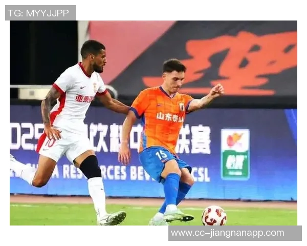 阿尔瓦罗社交媒体分享身穿泰山外套照片即将官宣加盟身价200万欧外援 阿尔瓦罗社交媒体分享身穿泰山外套照片即将官宣加盟身价200万欧外援